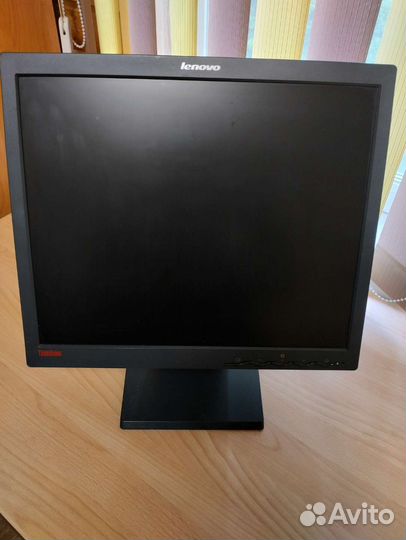 Монитор lenovo thinkvision