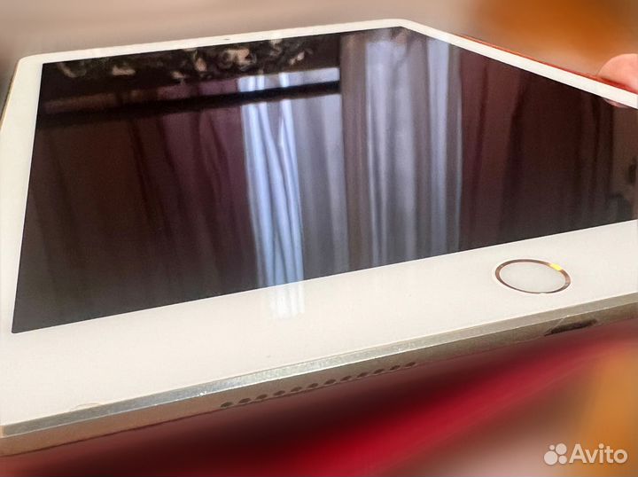 Apple iPad Pro 9.7 золотой 32 Гб