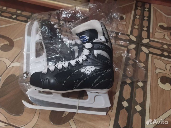 Коньки хоккейные