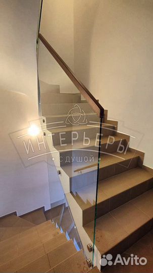 Перила из стекла в таунхаус