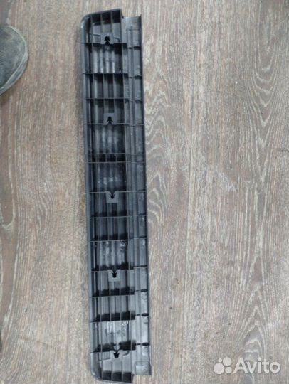 Накладка на порог передняя правая Mitsubishi