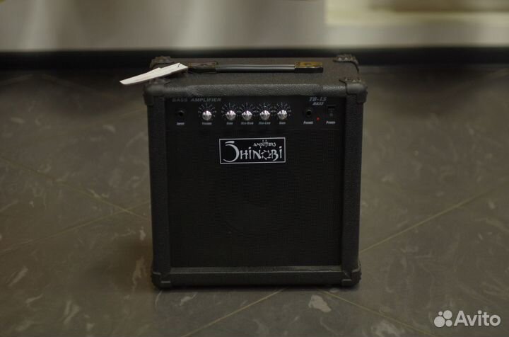Shinobi FB-15 bass — басовый комбоусилитель 15Вт