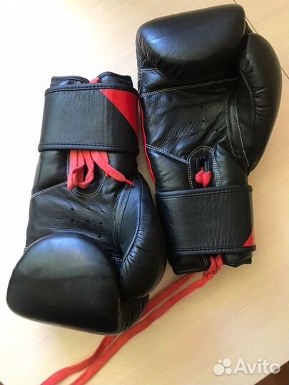 Боксерские перчатки reebok 10-12 oz