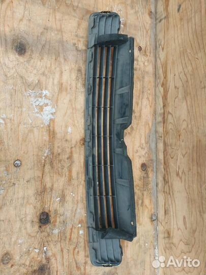 Решетка в бампер нижняя Toyota Prius 3 ZVW30