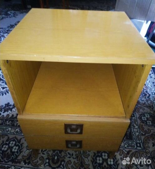 Тумбочка прикроватная
