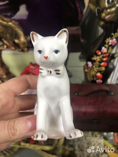 Статуэтка фарфор