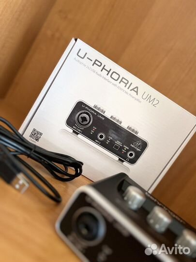 Звуковая карта Behringer U-Phoria UM2