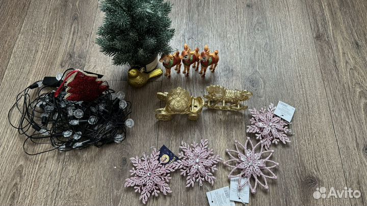 Новогоднии игрушки + гирлянда