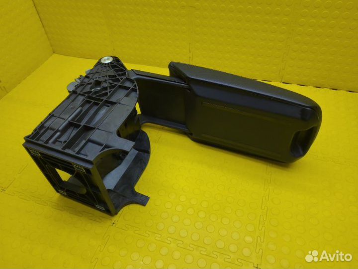 Подлокотник Skoda Octavia лифтбек A8 DJK 2021