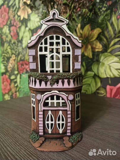 Подсвечник в форме дома