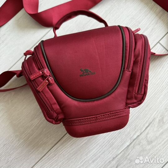Сумка для фотоаппарата Rivacase красная
