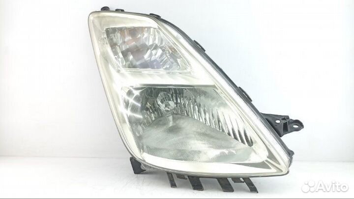 Фара правая Toyota Prius NHW20