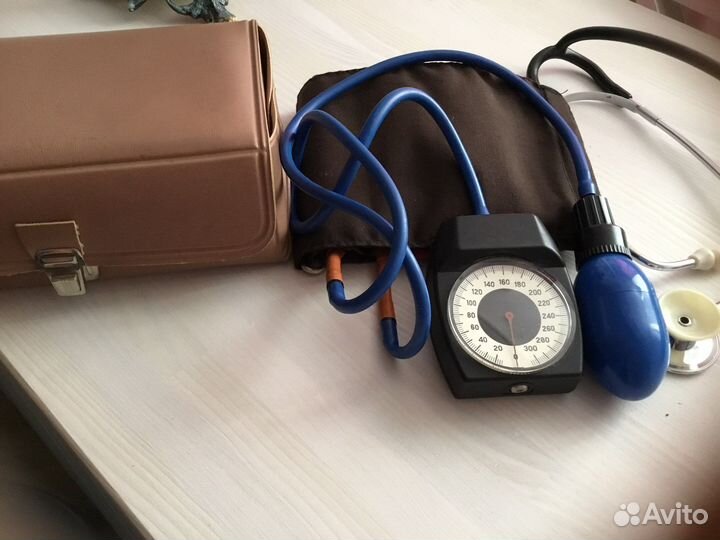 Тонометр механический со стетоскопом