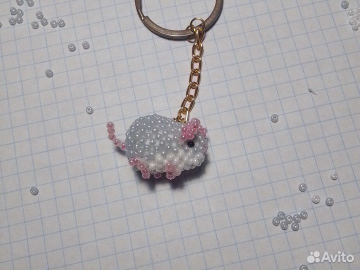 Мышка брелок из бисера