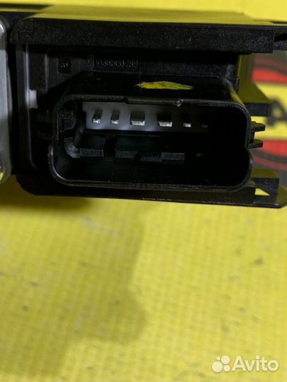 Моторчик стеклоподъемника задний правый Kia Ceed 3