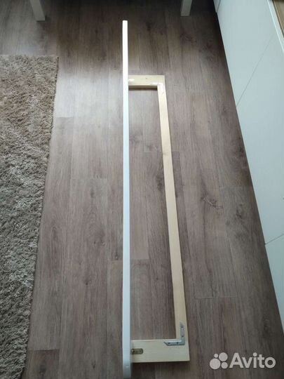 Ограничитель для кровати из массива дерева