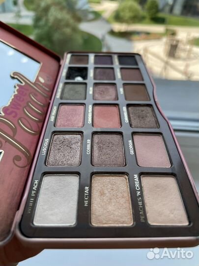 Палетка теней too faced
