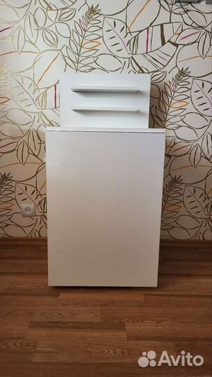 Маникюрный стол складной