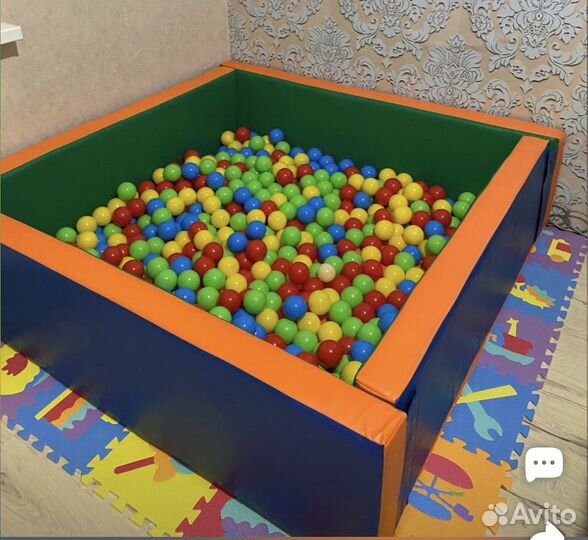 Большой бассейн с шариками