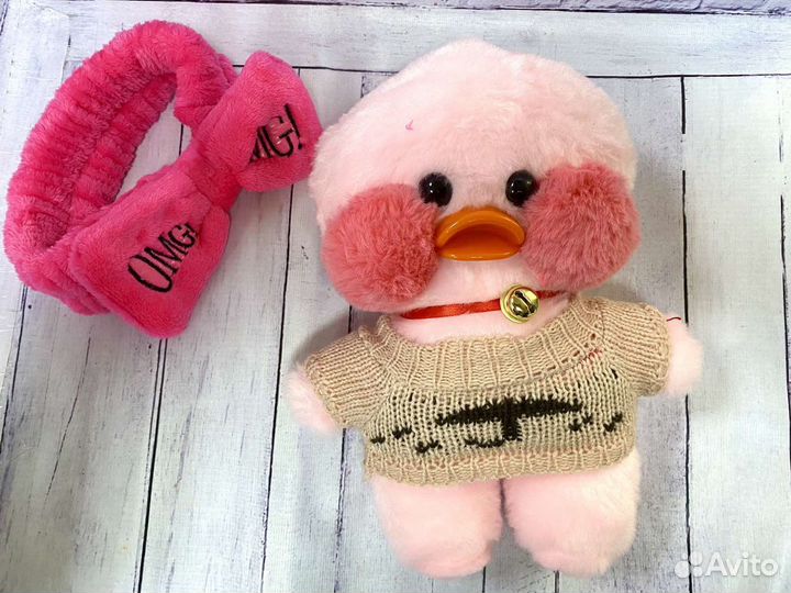 Утка лалафанфан с розовой повязкой