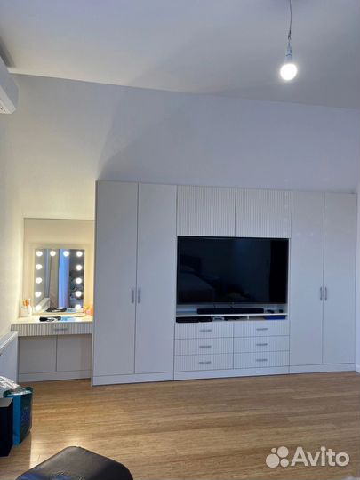 Шкаф с тв-зоной