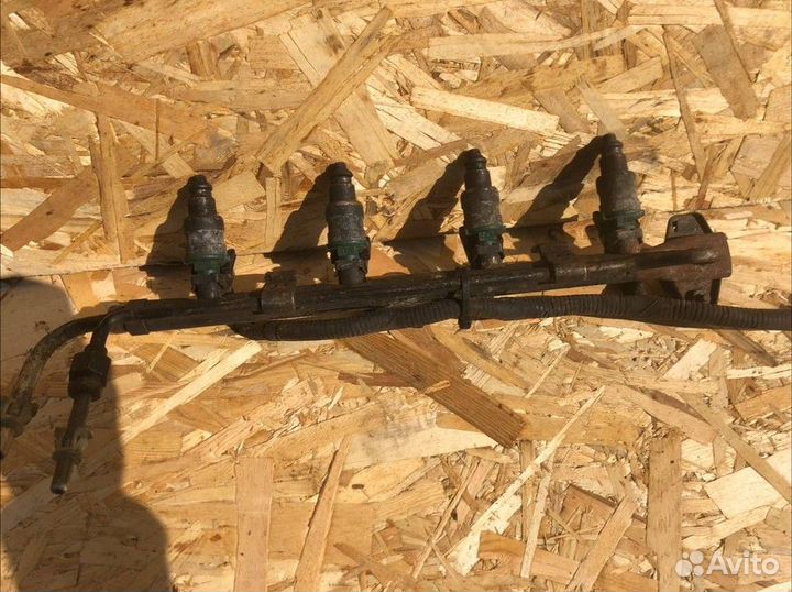 Рейка топливная (рампа) с форсунками Daewoo Nexia