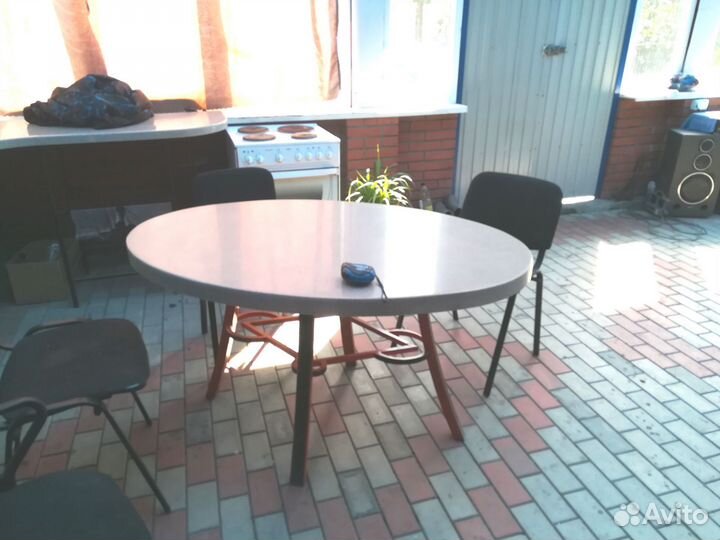 Стол обеденный