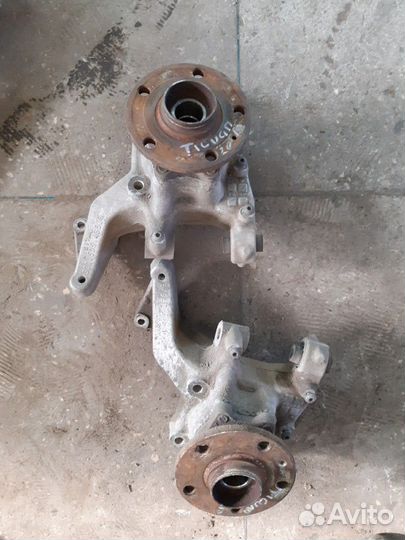 Поворотный кулак задний правый Volkswagen Tiguan