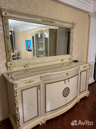 Горка, комод, стол, стулья