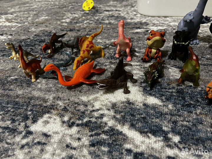 Фигурки динозавров пакетом