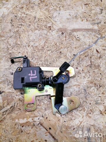 Активатор замка багажника Volkswagen Touareg 7L