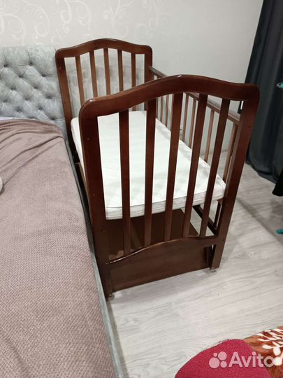 Кровать с маятником