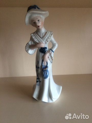 Фарфоровая статуэтка