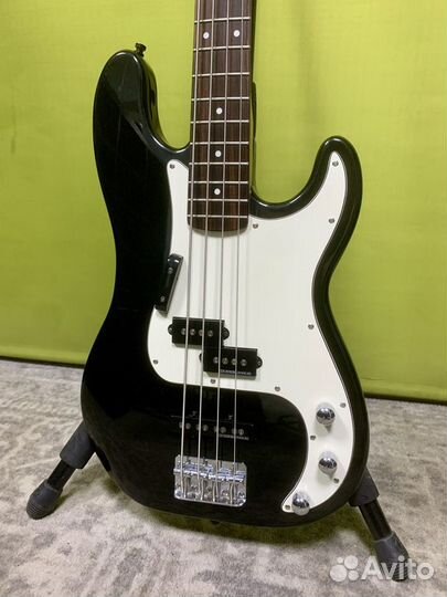 Бас-гитара Fender Squier Standard Precision Bass