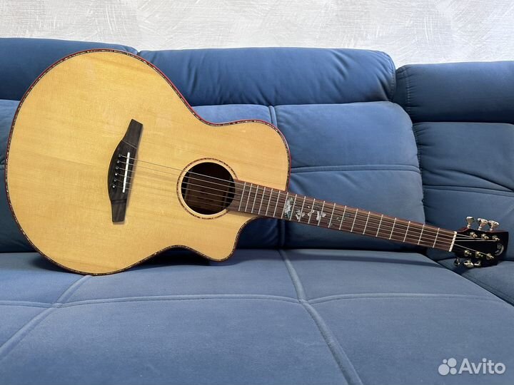 Акустическая гитара