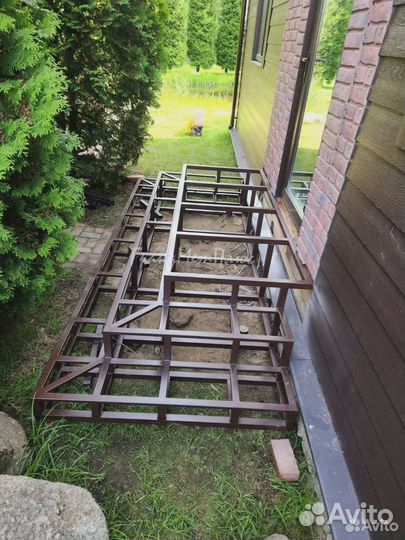 Крыльцо-трапеция металлическое