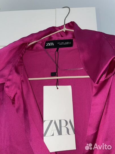 Zara атласная блузка фуксия L