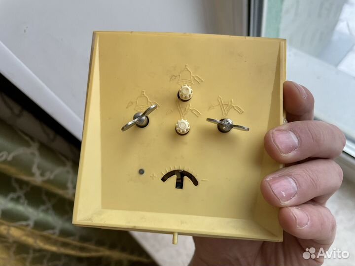 Настольные часы янтарь будильник