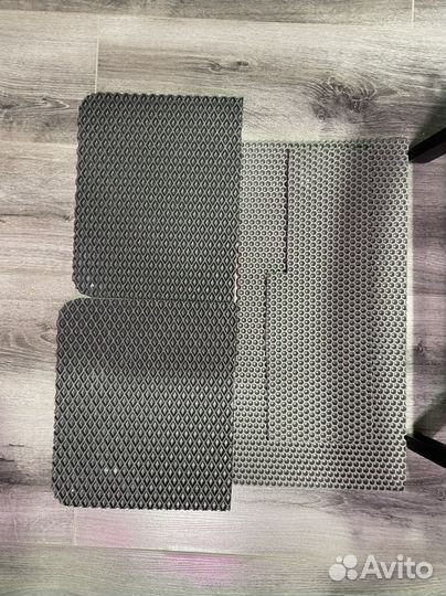 Лежанка, миска, когтеточка, лоток для кошек