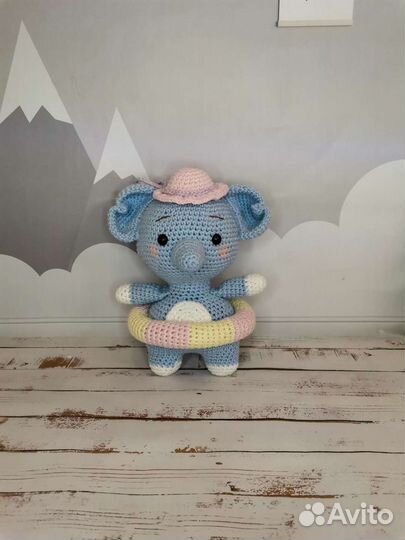 Вязаная игрушка Слоник с одеждой. Ручная работа