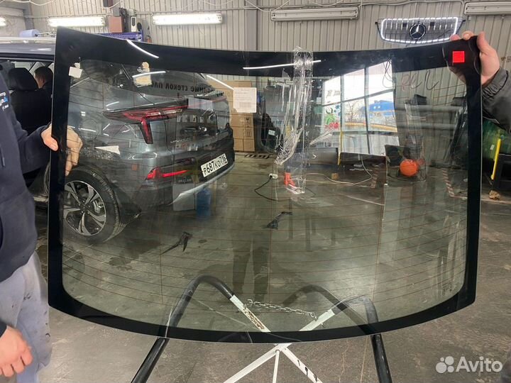 Лобовое стекло Toyota Landcruiser (Тойота)
