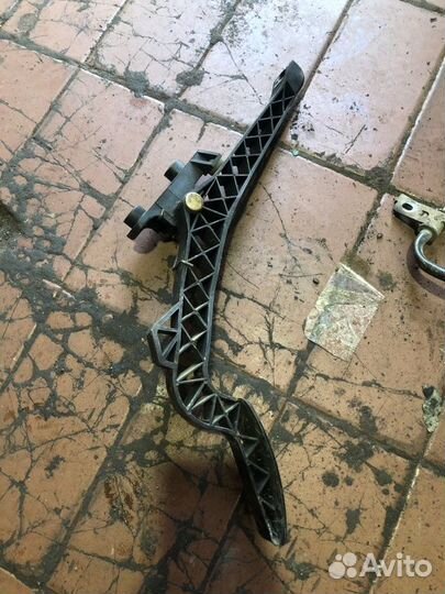 Педаль газа Hyundai Sonata седан G4GC 6B647634