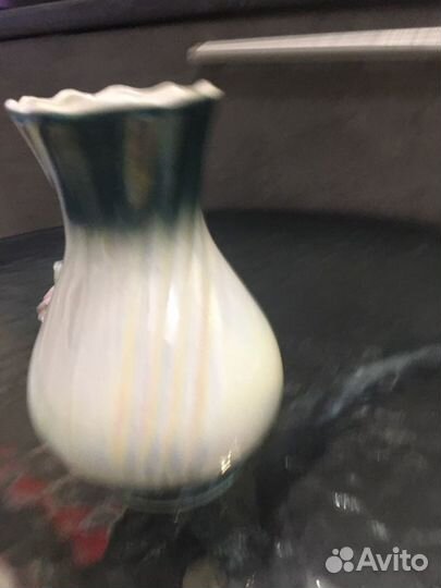 Чудесная вазочка,тончайшая работа