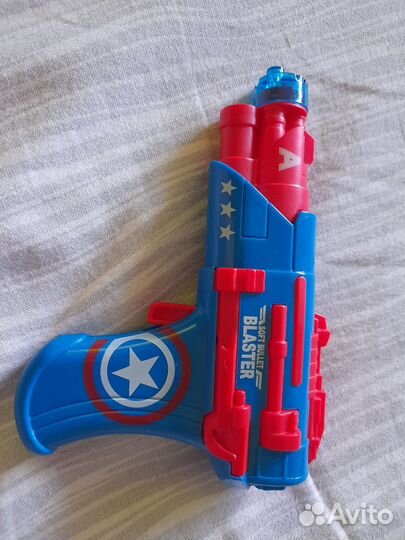 Игрушечный бластер