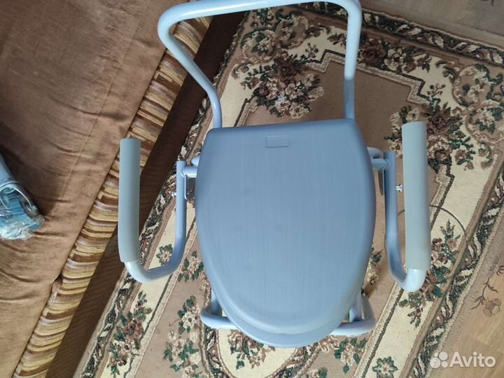 Санитарное кресло туалет