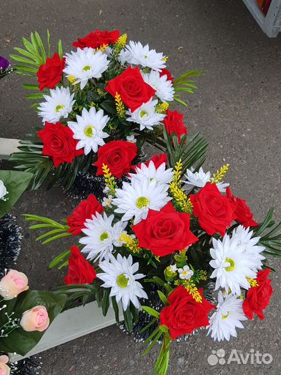 Искусственные цветы для кладбища