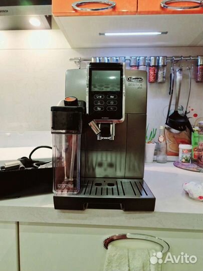 Кофемашина Delonghi dinamica plus ecam 370.95