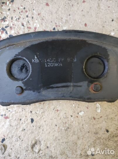 Колодки тормозные передние Kia Sorento Prime