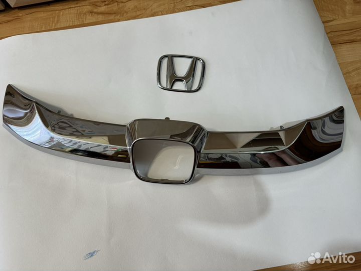 Молдинг решетки радиатора Honda Shuttle