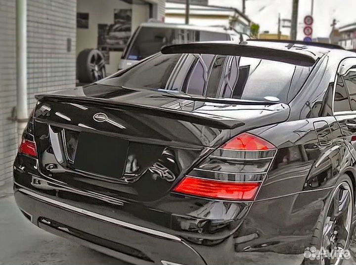 Спойлер на заднее стекло лобовое W221